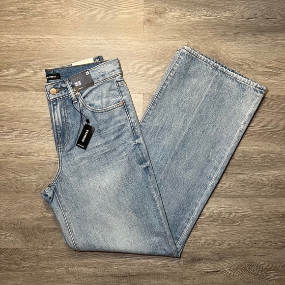 Express, High Waisted Wide Leg Jeans - Light Wash - Size 2R - Picture 2 of 13